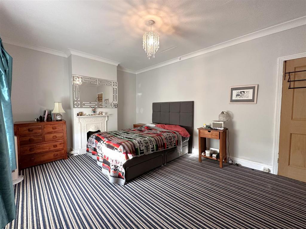Master Bedroom 551