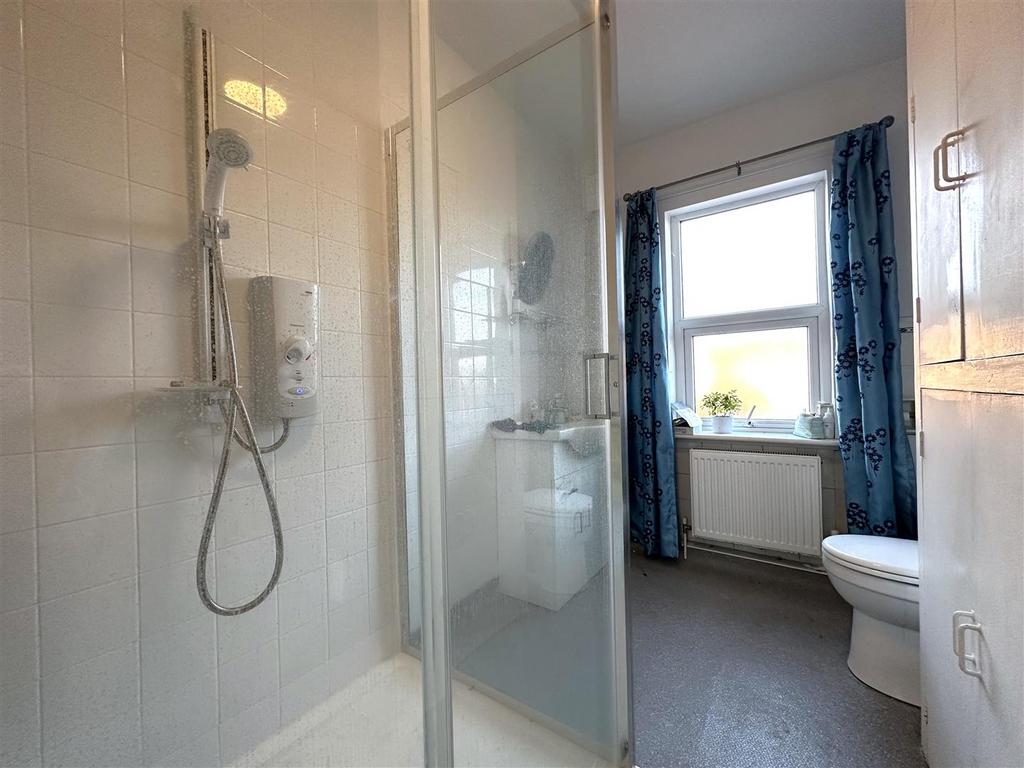 First Floor Shower Room 570