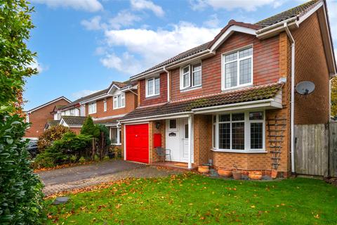 4 bedroom detached house for sale, Hayes Walk, Smallfield,