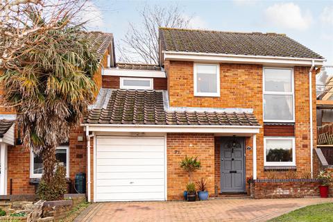 27 Hillcrest Close, Epsom, KT18 5JY