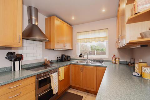 27 Hillcrest Close, Epsom, KT18 5JY