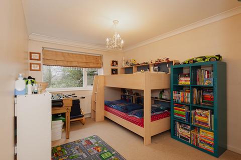 27 Hillcrest Close, Epsom, KT18 5JY