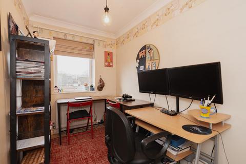 27 Hillcrest Close, Epsom, KT18 5JY
