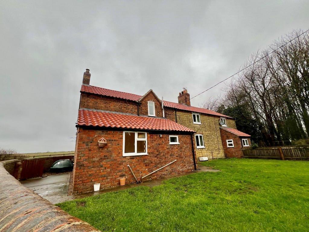MARYS LANE, BESCABY, WALTHAM ON THE WOLDS 3 bed end of terrace house to