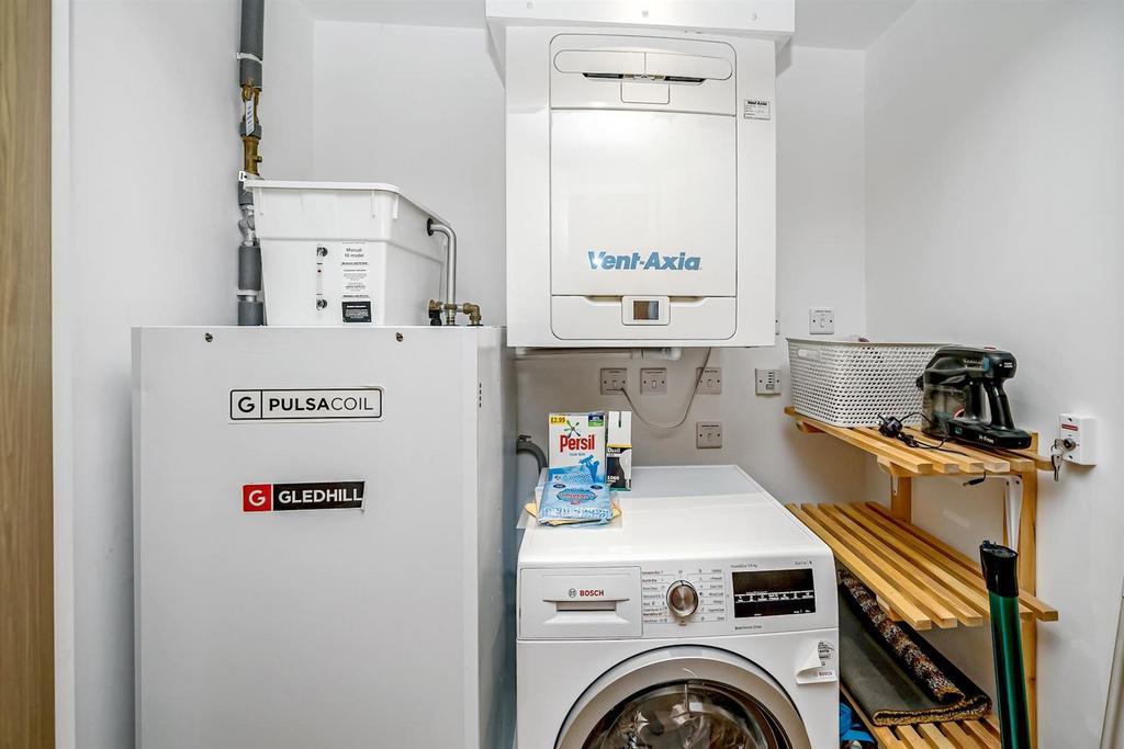 12-25d04 Elgar Place, 022 (1)-medium.jpg