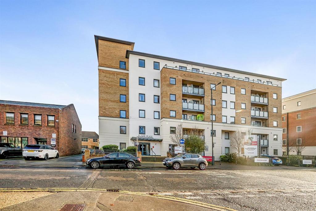 14-12fd4 Elgar Place, 027 (1)-medium.jpg
