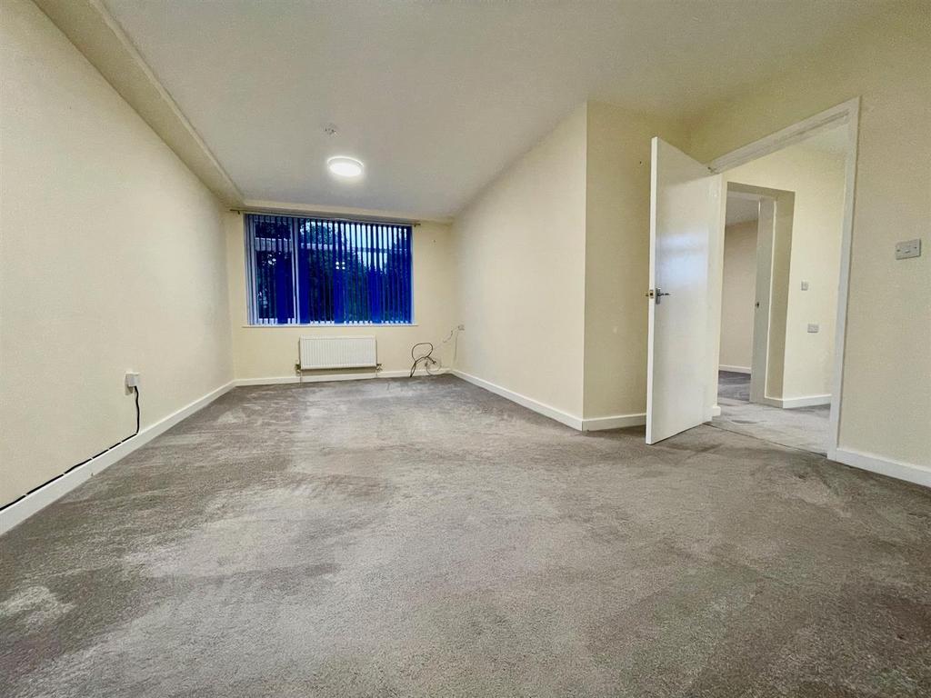 11 Devonshire Court Lounge.jpg