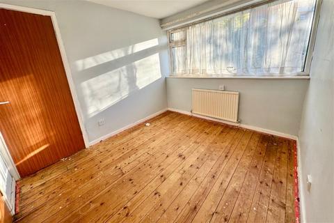 8 Park Close, Nottingham, NG3 5FB