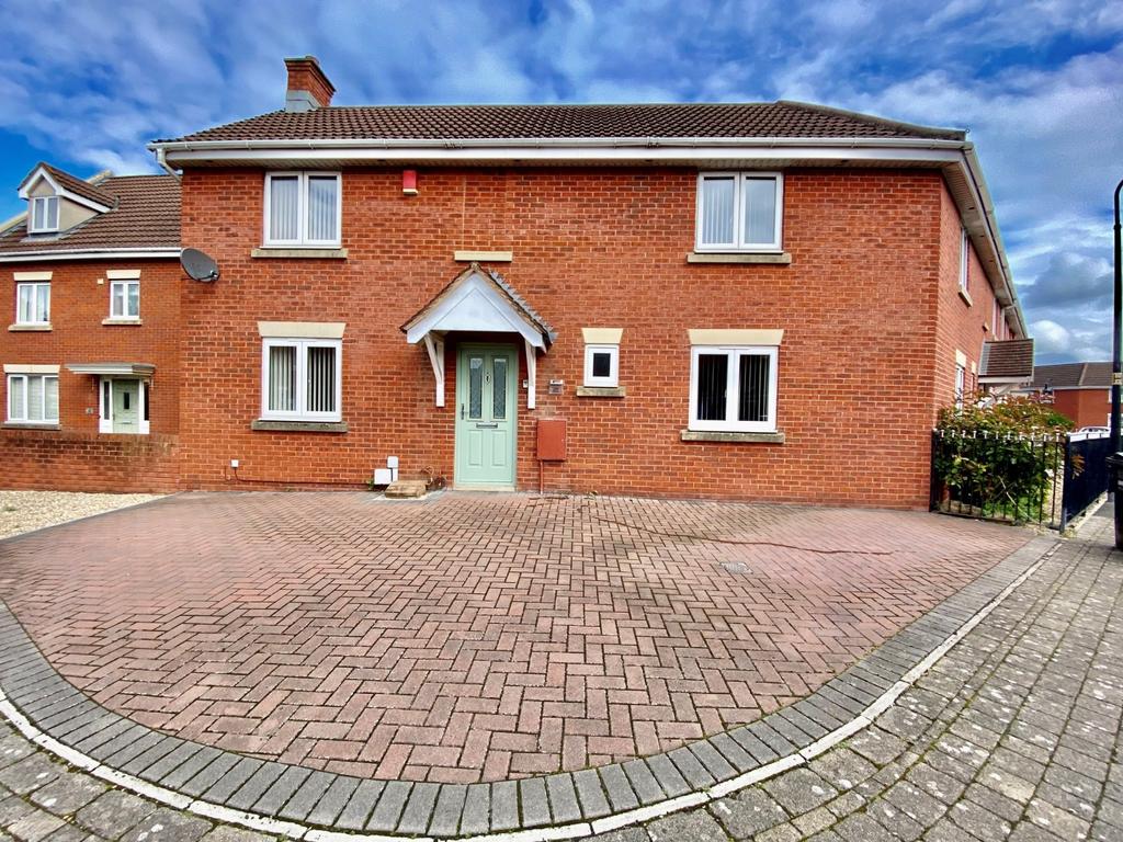 Longridge Way, WestonsuperMare, Somerset, BS24 3 bed end of terrace house for sale £249,995