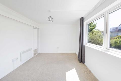 2 bedroom apartment to rent, Cairns Road, Westbury Park