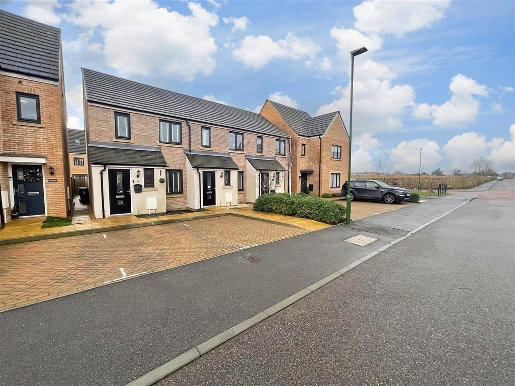 Fawcett Grove, Littlehampton, West Sussex 2 bed end of terrace house for sale £300,000