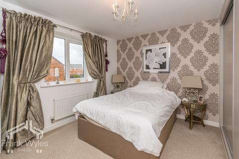 2 Almond Close, Lytham St Annes, FY8 2FD