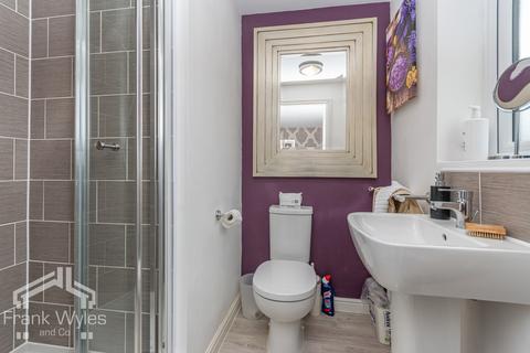 2 Almond Close, Lytham St Annes, FY8 2FD