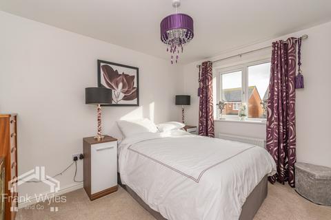 2 Almond Close, Lytham St Annes, FY8 2FD