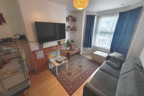 17 Bishops Road, Reading, RG6 1NP