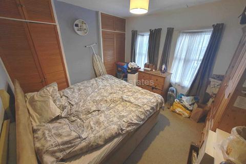 17 Bishops Road, Reading, RG6 1NP