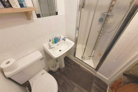 17 Bishops Road, Reading, RG6 1NP