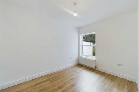 23 Glenview Gardens, Hemel Hempstead, HP1 1TF