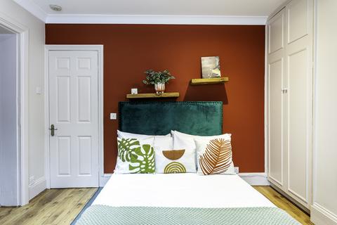 undefined,  Chiswick High Road, London W4