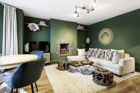 undefined,  Chiswick High Road, London W4