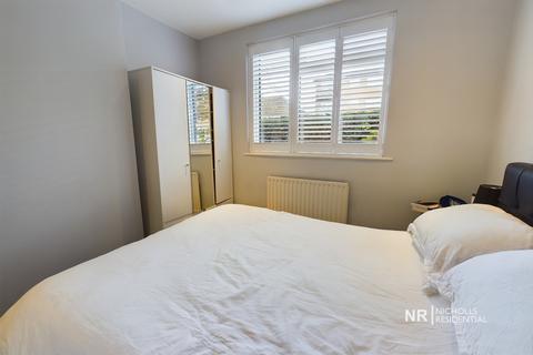 122 Hook Road, Surbiton, KT6 5BZ