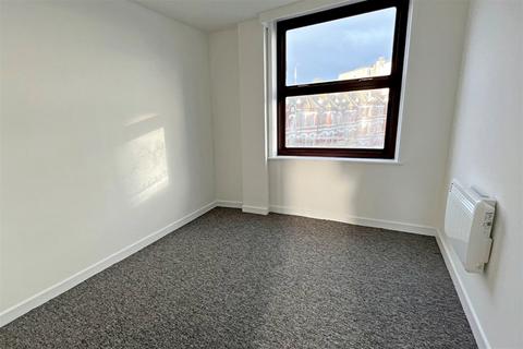 4 bedroom flat to rent, Bournemouth