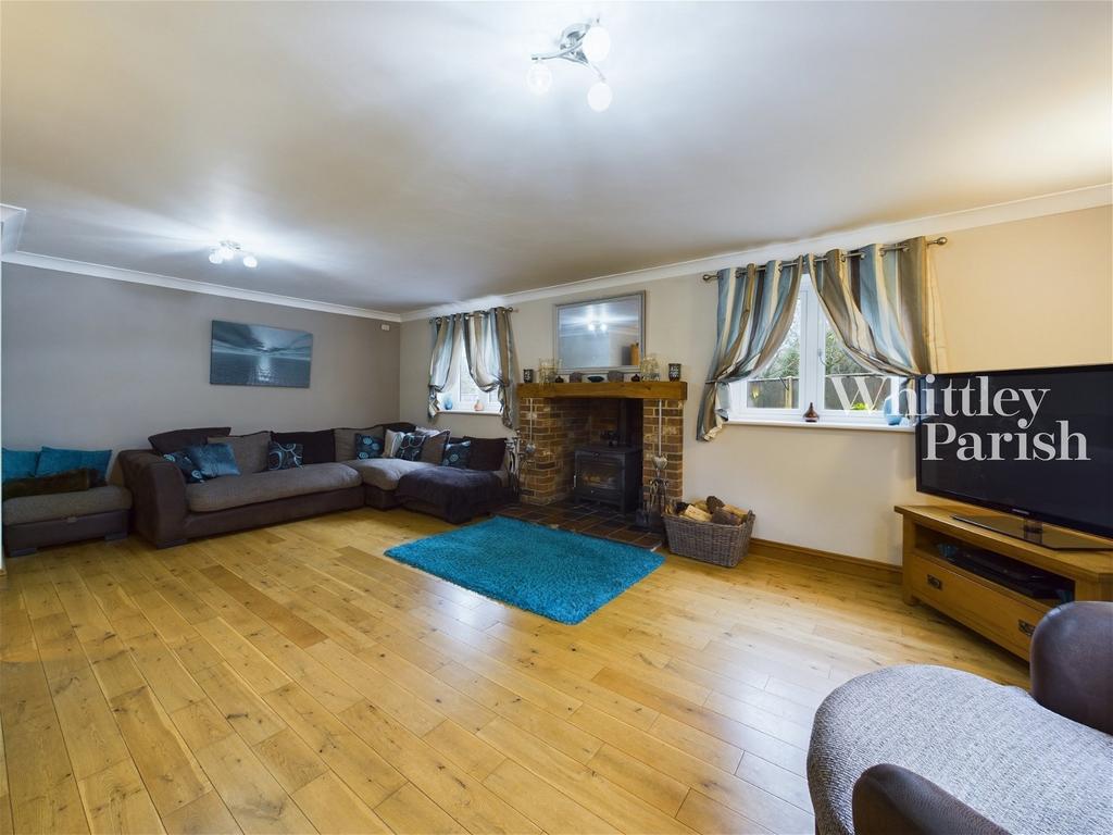 Hall Lane, Yaxley 4 bed detached house for sale £525,000