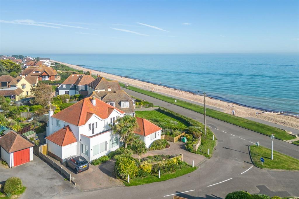 The Gap, Second Avenue, Bognor Regis, PO22 4 bed detached house for