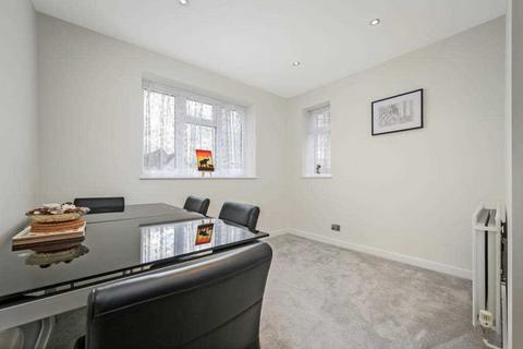 3 bedroom maisonette to rent, Winston Court, Harrow