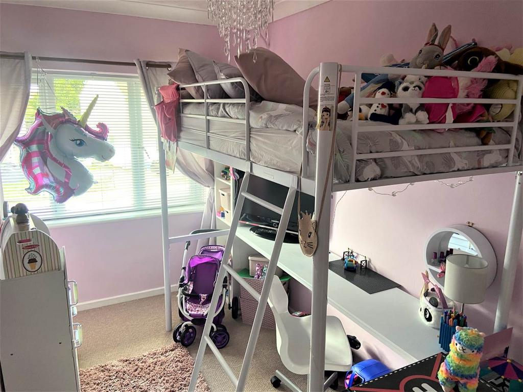 2nd bedroom