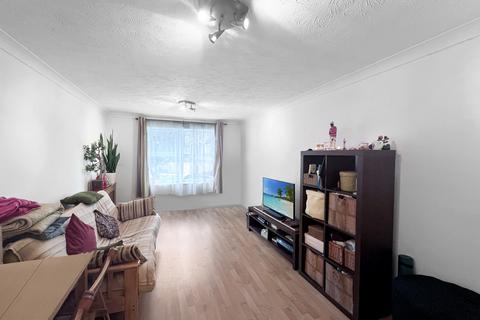 1 bedroom apartment for sale, Myatts Field Court, London, SE5