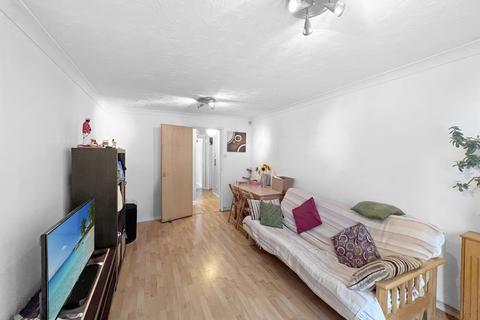 1 bedroom apartment for sale, Myatts Field Court, London, SE5