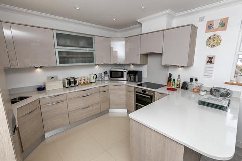 2 bedroom apartment for sale, Chaldon Road, CATERHAM, Surrey, CR3