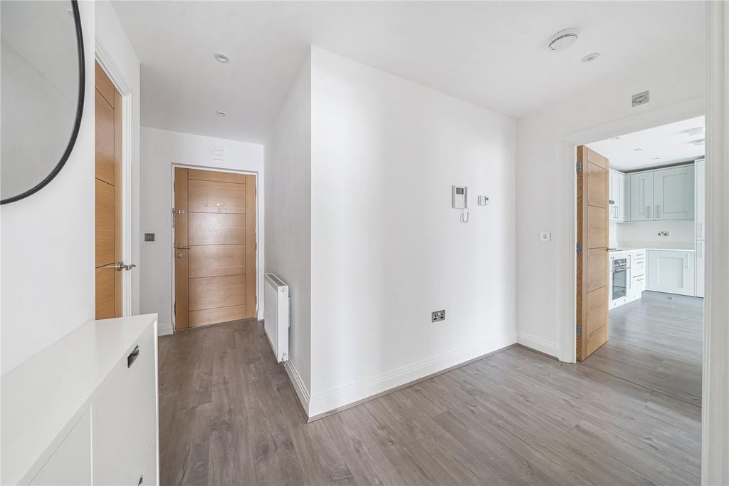 Bridge Street, WaltonOnThames, KT12 2 bed apartment for sale £385,000