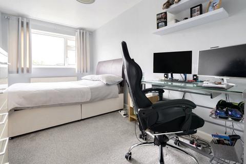 6 Ure Grove, Wetherby, LS22 7UF