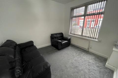 3 bedroom terraced house to rent, Manchester M19