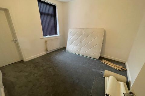 3 bedroom terraced house to rent, Manchester M19