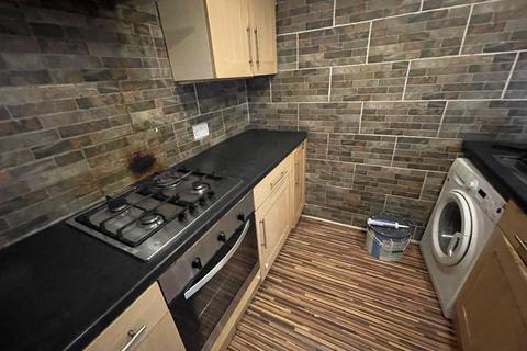 3 bedroom terraced house to rent, Manchester M19