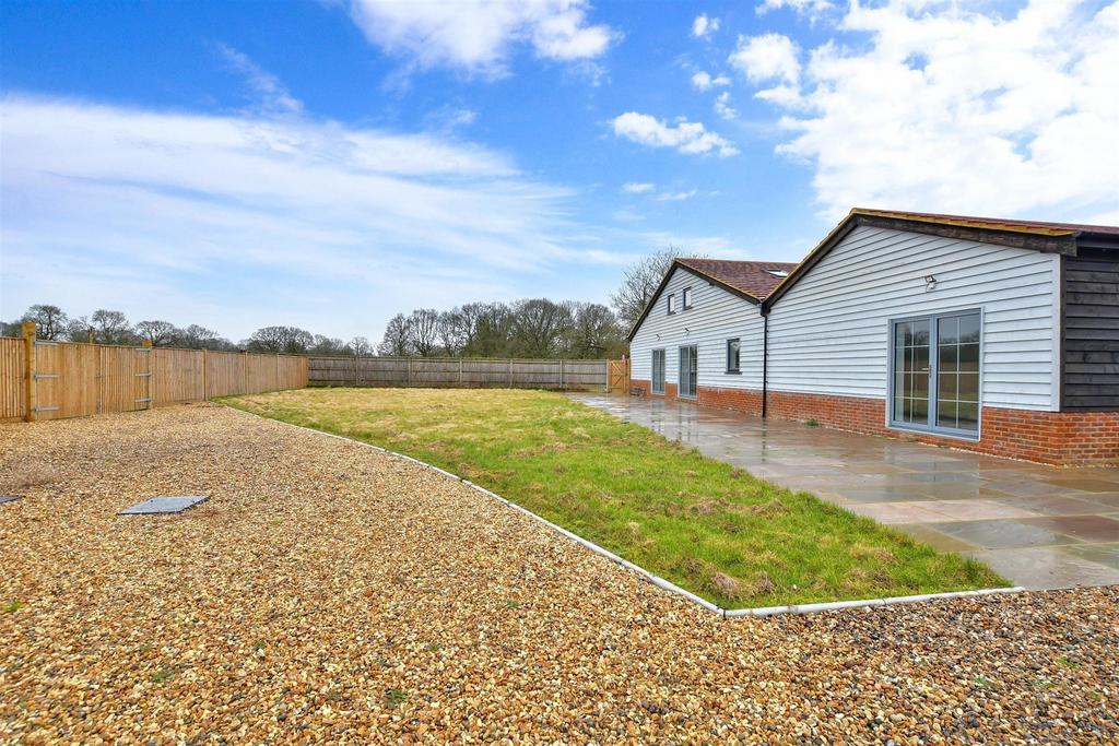 Loxwood Road, Alfold, Surrey 3 bed chalet for sale £730,000