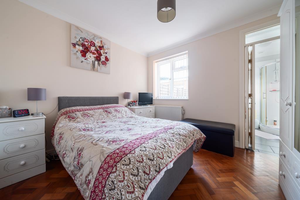 Eton Wick, Berkshire, SL4 4 bed detached bungalow for sale £700,000