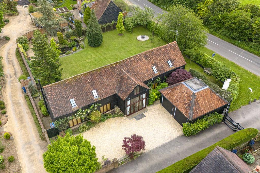 Denham Lane, Chalfont St. Peter... 4 bed barn conversion for sale £