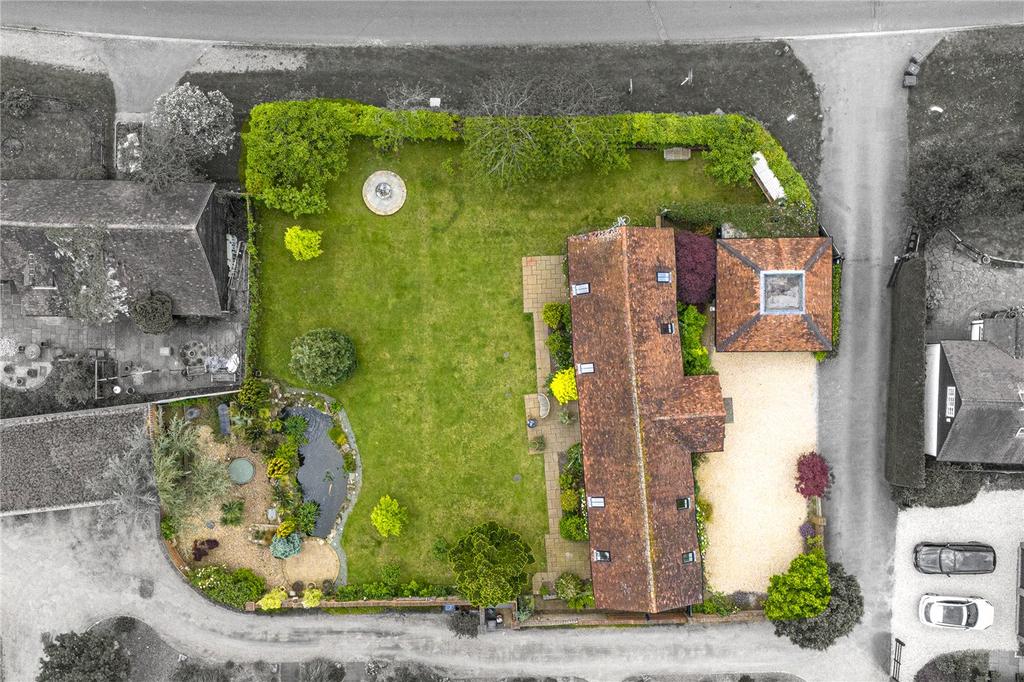 Denham Lane, Chalfont St. Peter... 4 bed barn conversion for sale £