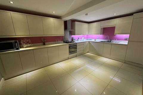 29 Chrisharben Court, Clayton, Bradford, BD14 6AF