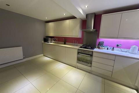 29 Chrisharben Court, Clayton, Bradford, BD14 6AF