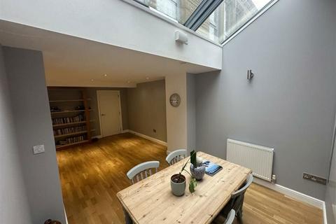 29 Chrisharben Court, Clayton, Bradford, BD14 6AF