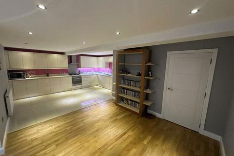 29 Chrisharben Court, Clayton, Bradford, BD14 6AF