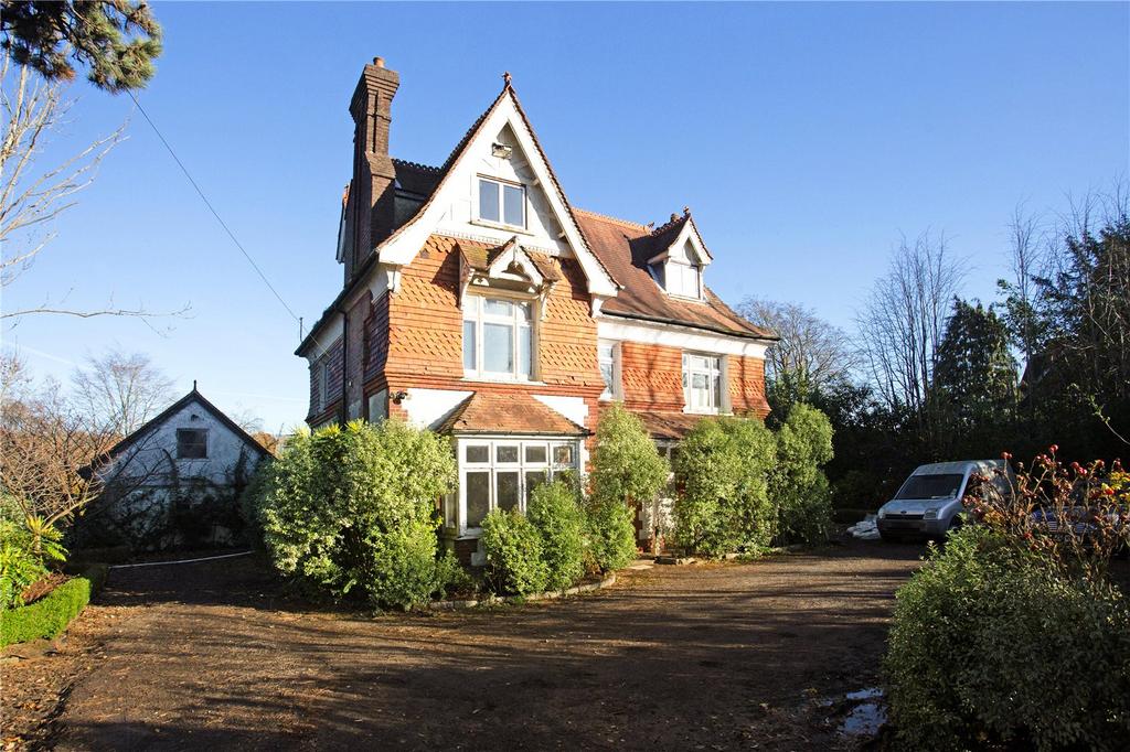 Brighton Road Lower Kingswood 7 Bed Detached House For Sale £800 000