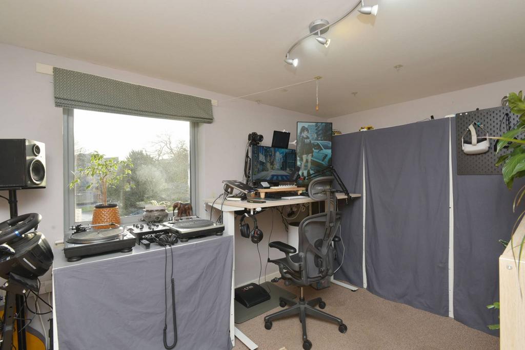 MFL6224379 320.jpg
