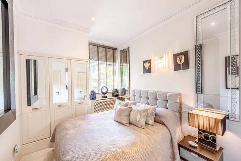 3 bedroom flat to rent, Frognal, Hampstead, London, NW3