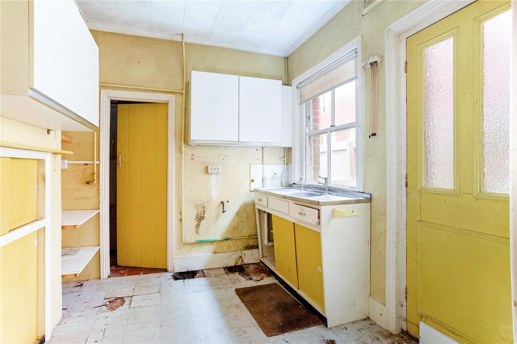 Monks Road, Winchester, Hampshire, SO23 3 bed semidetached house £